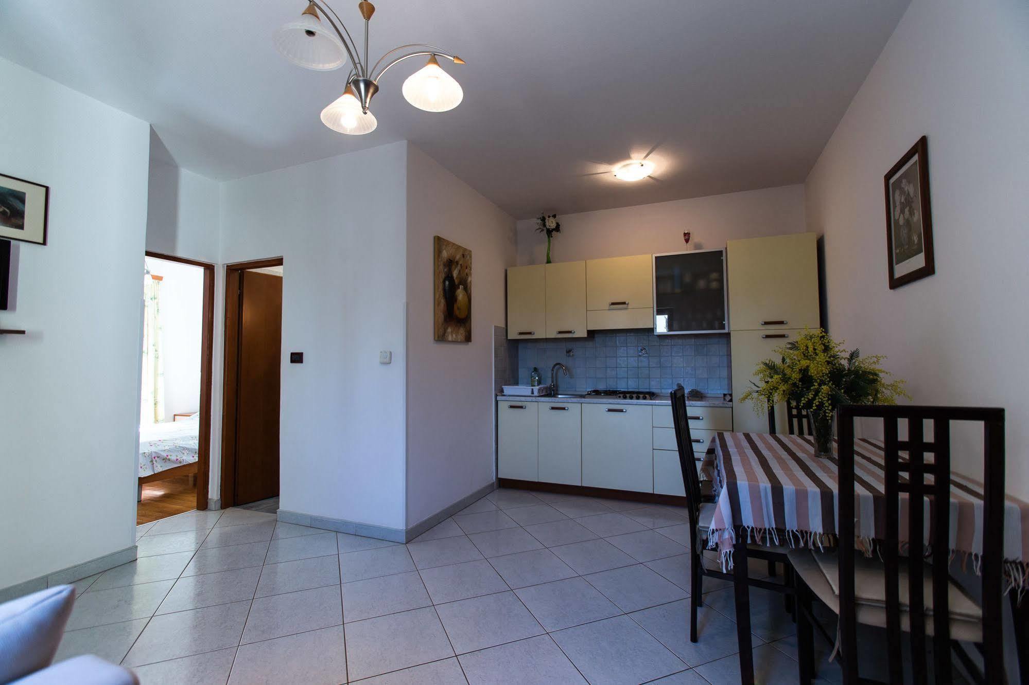 Apartments Villa Mara Rovinj Bagian luar foto